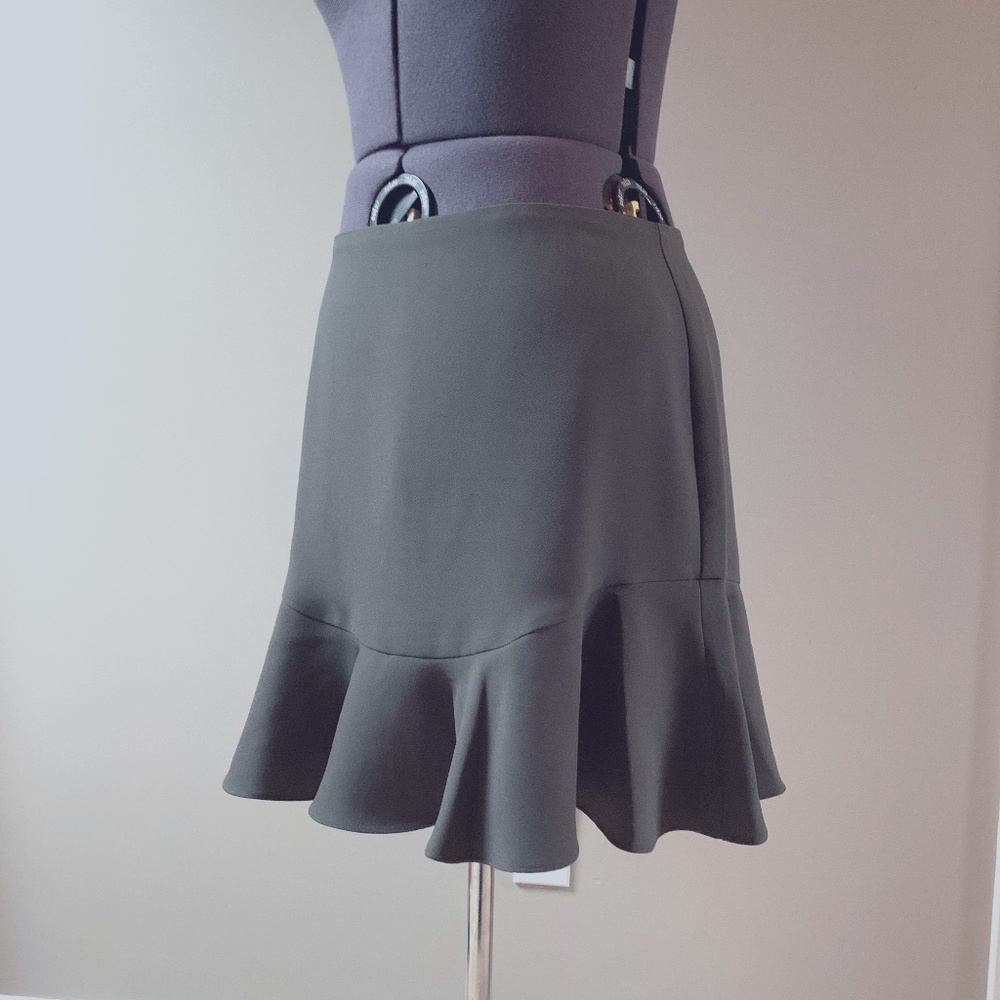 BR ruffle skirt